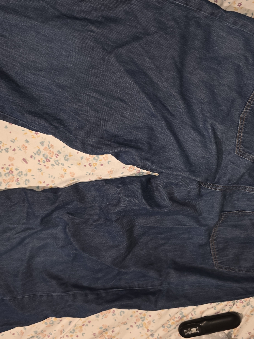 Wide Leg Women’s Jeans in Dark Blue - Picture 4 of 6
